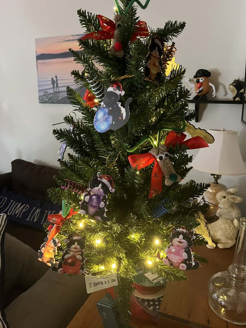 Pet themed Christmas Tree up for auction